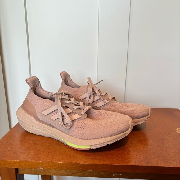 adidas Shoes - Women’s Adidas ULTRABOOST 21 SHOES Size 9